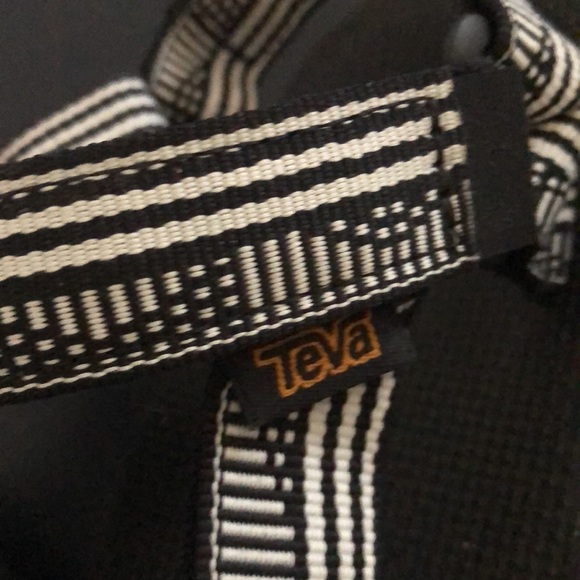 Teva sandals size 10 - Picture 8 of 10